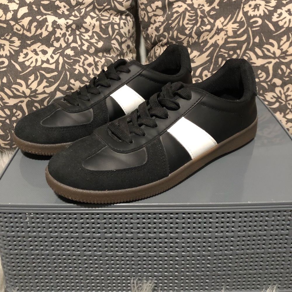 Madden Girl Keener Black and White Women’s Sneakers